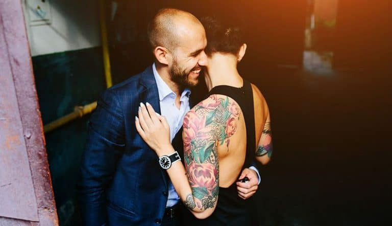 拥抱女孩的35个秘诀，教你给她温暖的拥抱