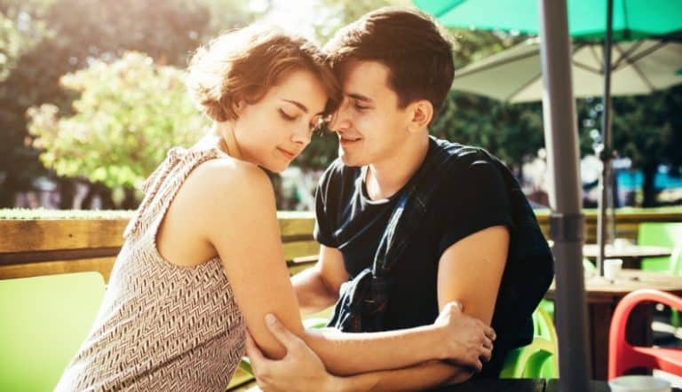 被女生划入“朋友区”的25个信号：她其实并不想和你约会