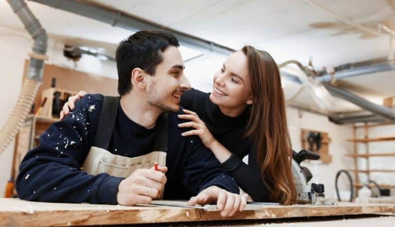 掌控型女友：与掌控欲强的女性交往的利与弊及应对之道