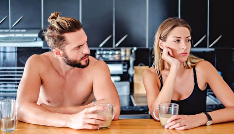 女人疏远你的原因：28个信号及应对方法