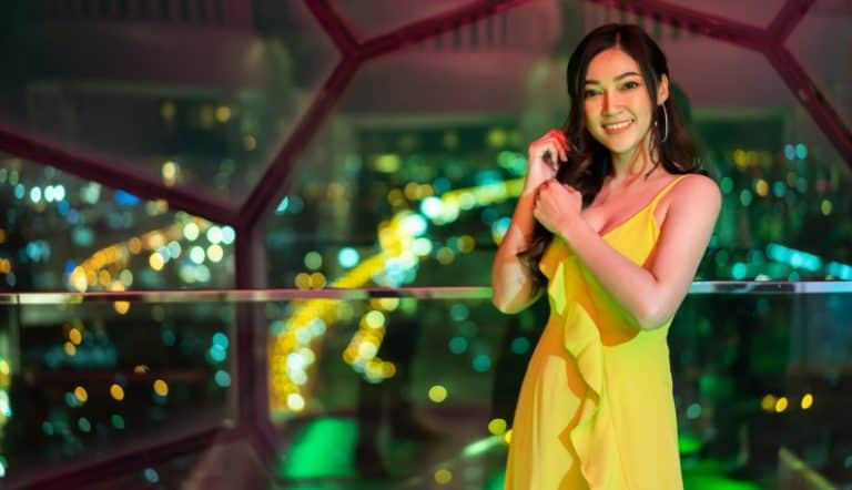 如何主动接近女生：36个秘诀帮你克服恐惧，让女生主动喜欢你