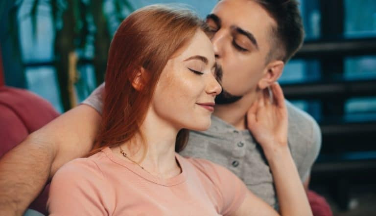 32种温暖方式让你的女友开心起来，帮她走出低落情绪