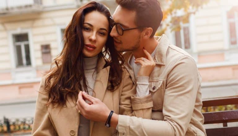 23个秘诀教你瞬间点燃火花，打动并吸引年长女性